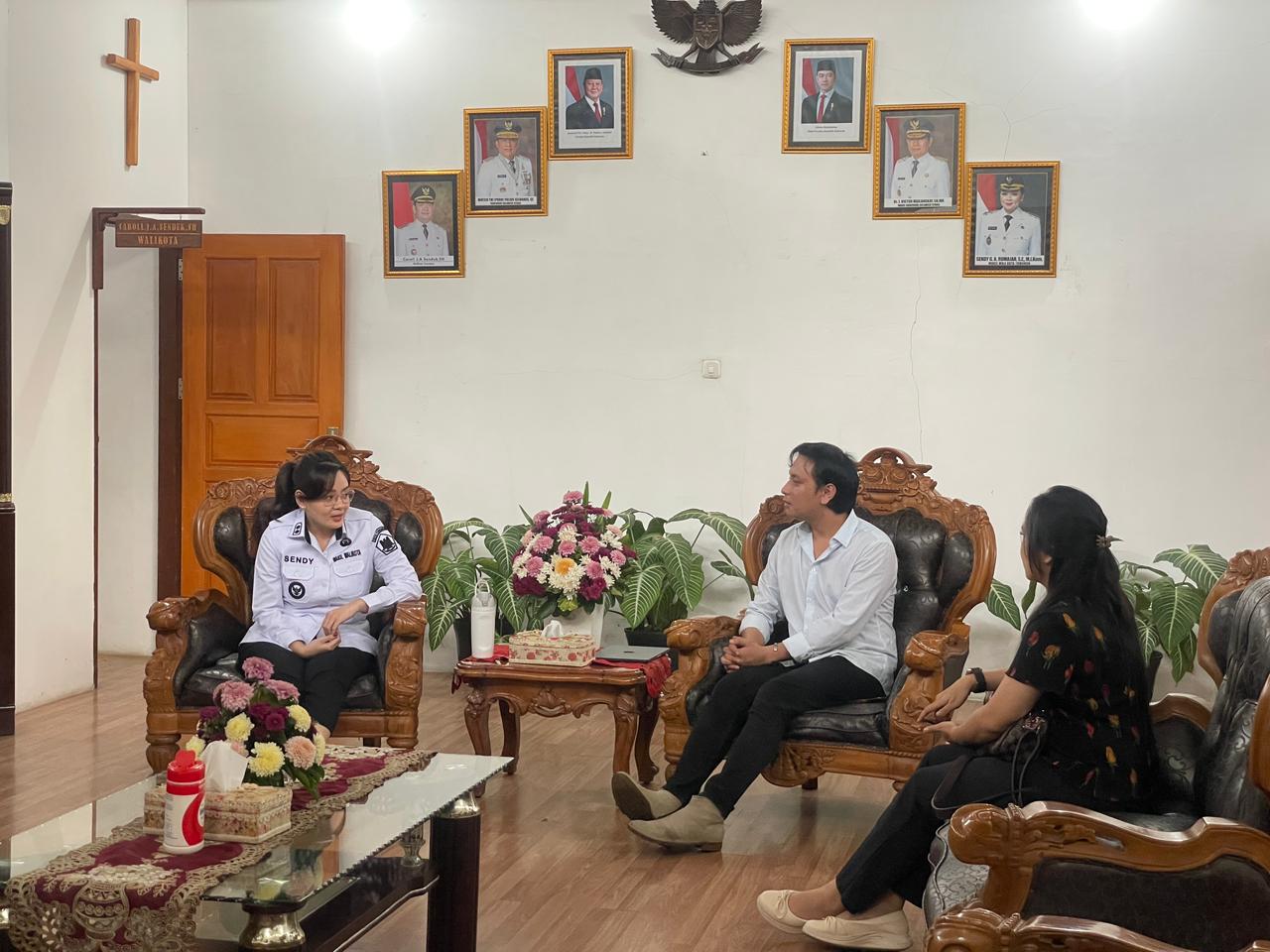 Syuting di Tomohon, Wawali Sendy Rumajar Apresiasi Sutradara Film “Songko”
