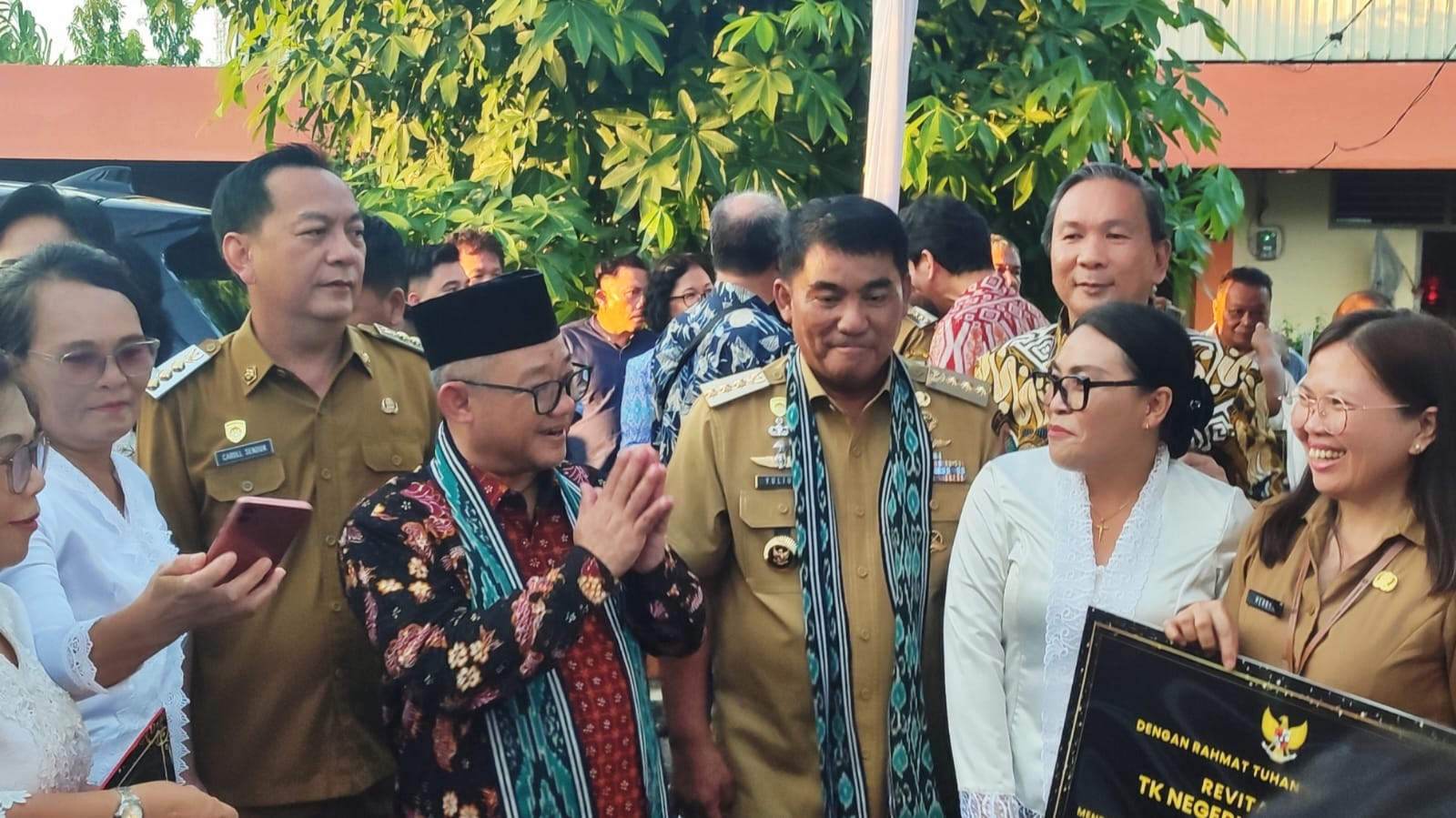Wali Kota Caroll Senduk Hadiri Peresmian Revitalisasi Sekolah oleh Menteri Dikdasmen di Manado