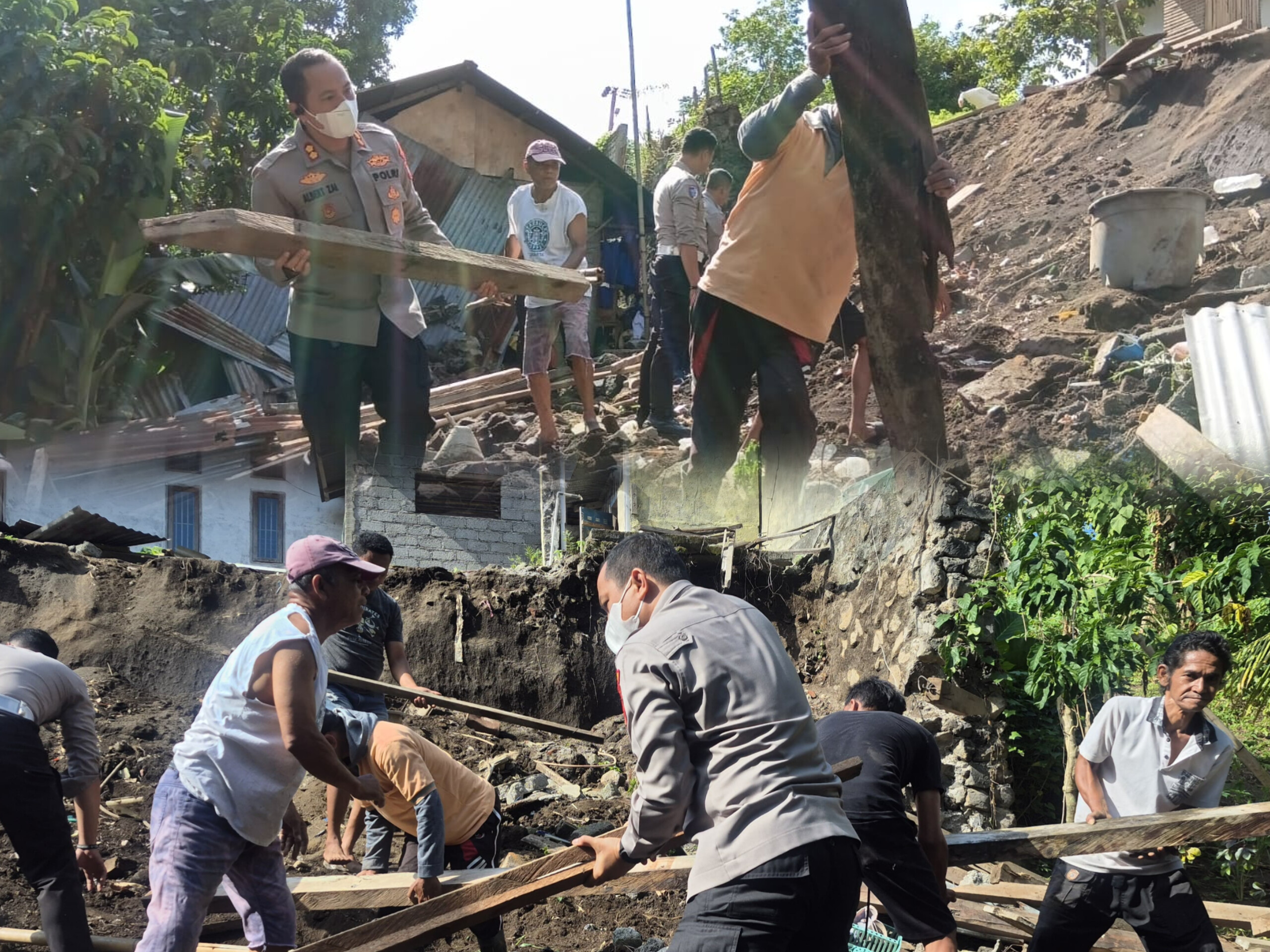 Kapolres Bitung Turun Langsung ke Lapangan Pasca Gempa, Pastikan Keselamatan Warga dan Pimpin Penanganan Cepat