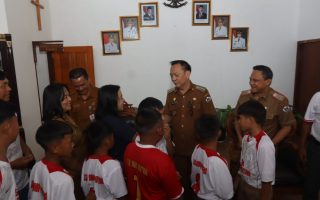 Wali Kota “Beri Restu” Tim Sekolah Sepak Bola Bina Putra Tomohon ke Ajang FSAI di Bali