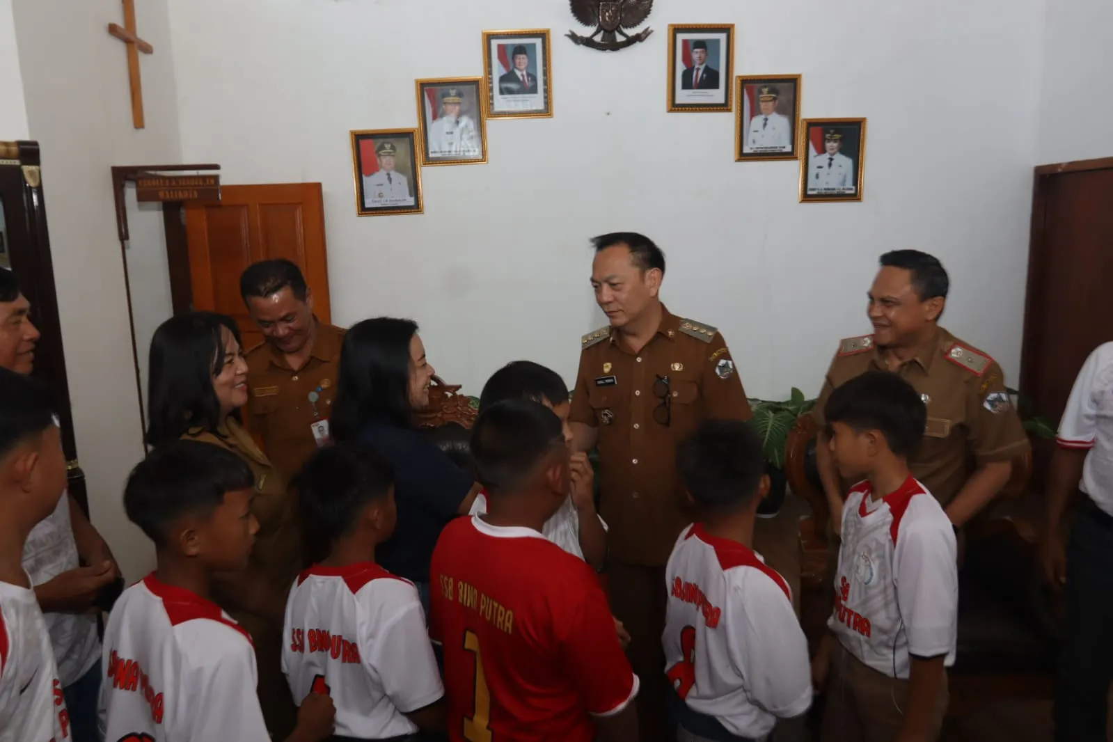 Wali Kota “Beri Restu” Tim Sekolah Sepak Bola Bina Putra Tomohon ke Ajang FSAI di Bali